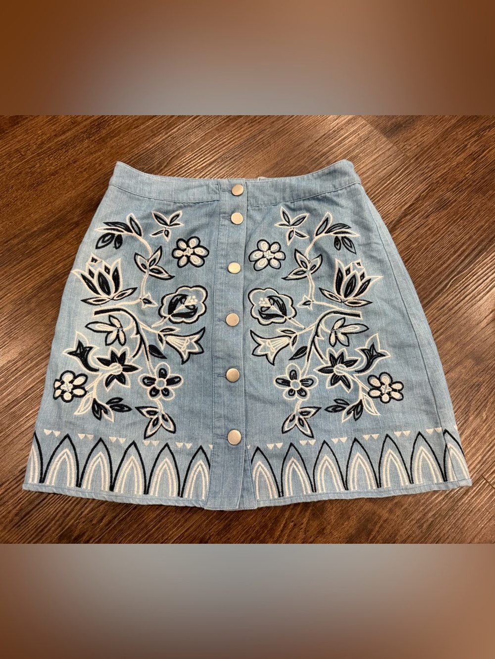 Blu Pepper Embroidered Chambray Button Front Skirt Small Boho Floral Western